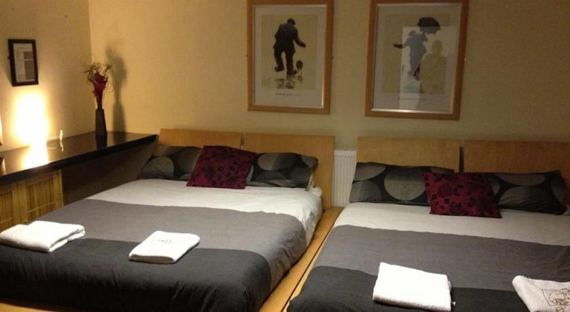 The Kingscliffe Guesthouse แมนเชสเตอร์ ภายนอก รูปภาพ
