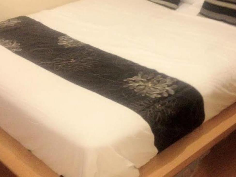 The Kingscliffe Guesthouse แมนเชสเตอร์ ภายนอก รูปภาพ